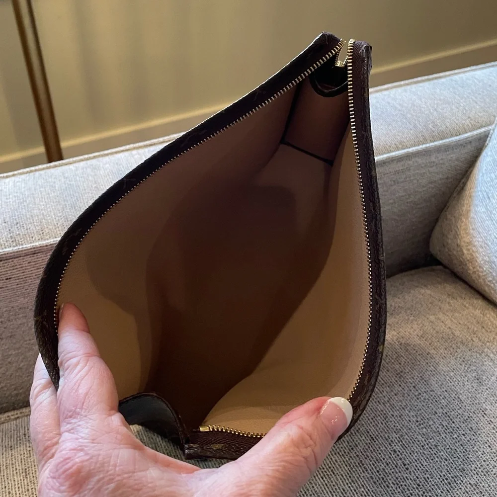 ❌❌SOLD❌❌LOUIS VUITTON❤️GAME ON TOILETRY POUCH 26❤️ - Picture 11 of 12